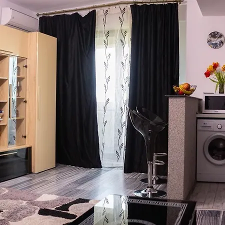 Luxury Tomis *